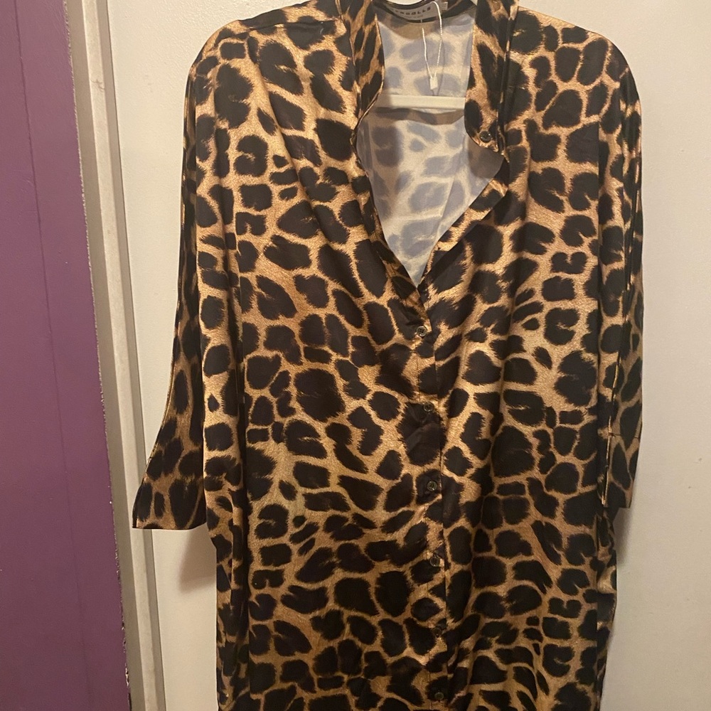Leopard rebdoll shirt dress. Belt not included size 5xl never worn no tags